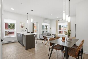 7804-7107 107 St NW in Edmonton, AB - Building Photo
