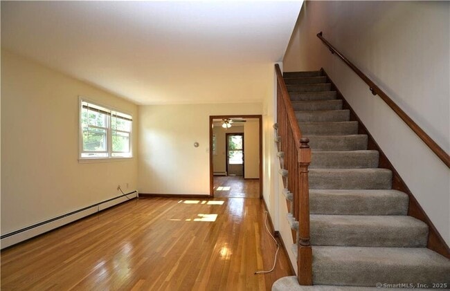 54 Mozart St in West Hartford, CT - Building Photo - Building Photo