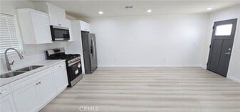 10818 Long Beach Blvd, Unit A in Lynwood, CA - Building Photo