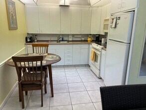 3025 Hythe B in Boca Raton, FL - Building Photo - Building Photo