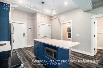 824 Bridge St NW in Grand Rapids, MI - Building Photo - Building Photo