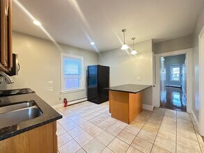 47 Carolina Ave, Unit 3 F in Providence, RI - Foto de edificio - Building Photo