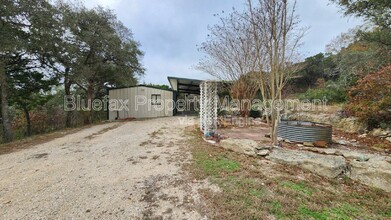 18589 Bandera Rd in Helotes, TX - Building Photo - Building Photo