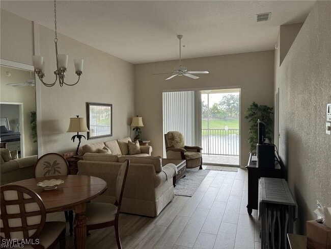 2290 Carrington Ct in Naples, FL - Foto de edificio - Building Photo