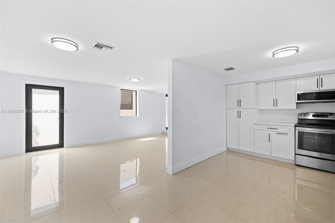 1669 SW 12th St in Miami, FL - Building Photo