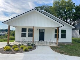 2121 Massachusetts Ave in Knoxville, TN - Building Photo