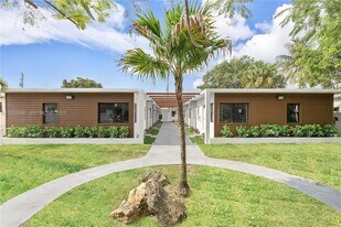 1946 Pierce St in Hollywood, FL - Building Photo
