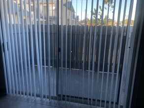12711 Branford St, Unit 101F in Los Angeles, CA - Foto de edificio - Building Photo