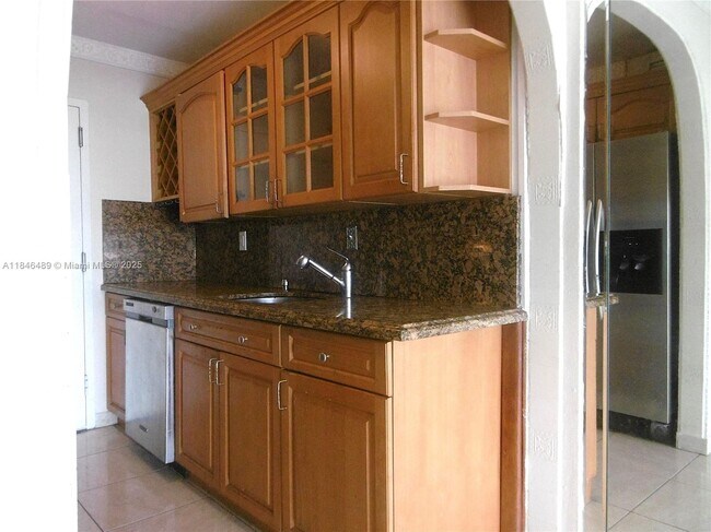 17800 Atlantic Blvd in Sunny Isles Beach, FL - Building Photo - Building Photo