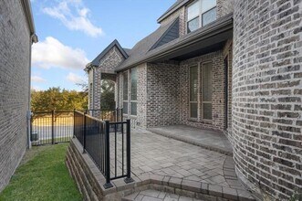 910 Ontzlake Dr in Lewisville, TX - Building Photo - Building Photo