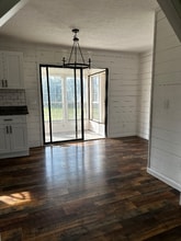 467 Russell Ridge Rd in Crossville, TN - Foto de edificio - Building Photo