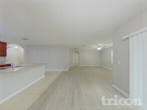16185 Yelloweyed Dr in Clermont, FL - Foto de edificio - Building Photo