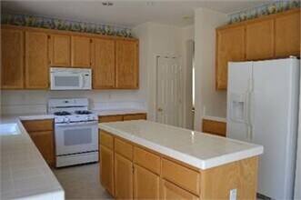 927 Cranston Dr in Woodland, CA - Building Photo - Building Photo