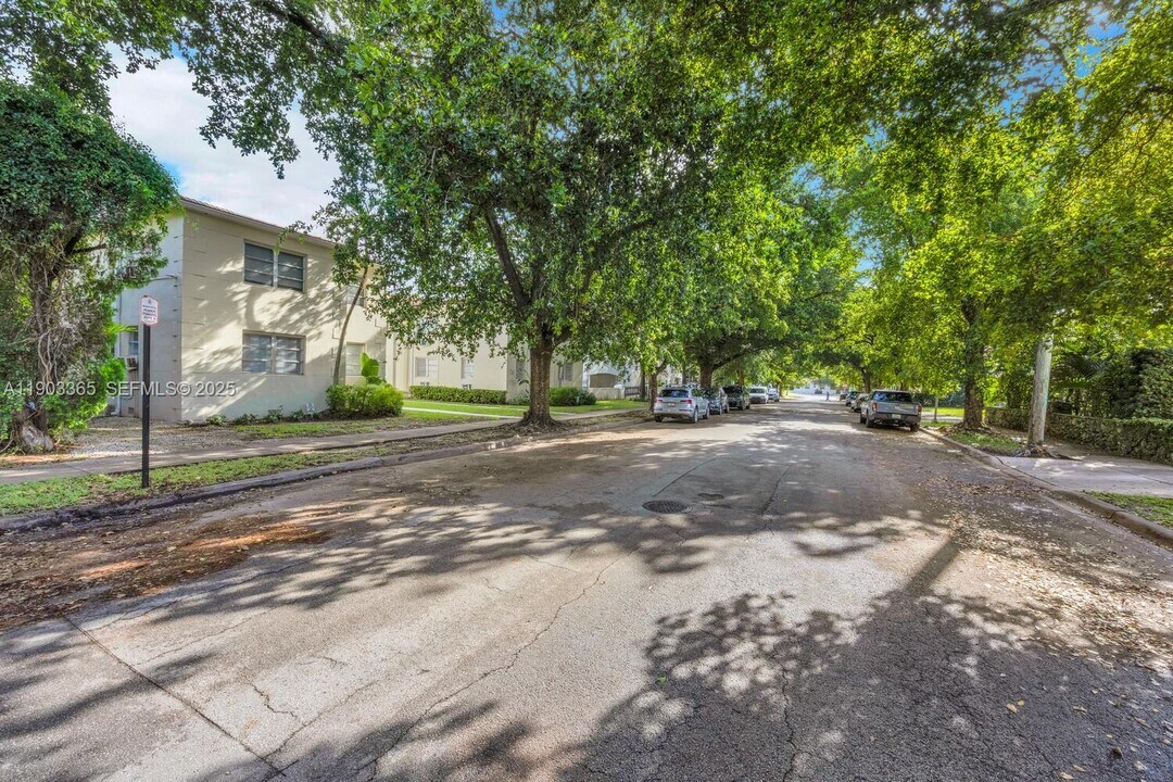 23 Phoenetia Ave in Coral Gables, FL - Building Photo