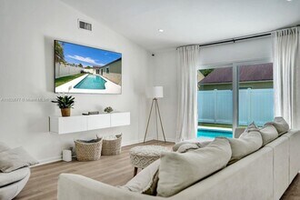 18998 Cloud Lake Cir in Boca Raton, FL - Building Photo - Building Photo