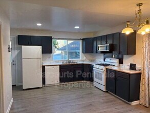 3980 Broadmoor Loop in Bremerton, WA - Building Photo - Building Photo