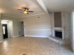 302 El Toro Ln, Unit 2 in Webster, TX - Foto de edificio - Building Photo