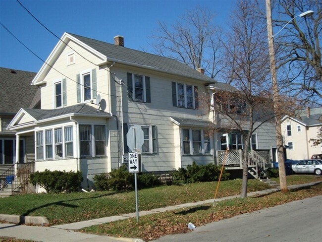 420 Waugoo Ave, Unit A