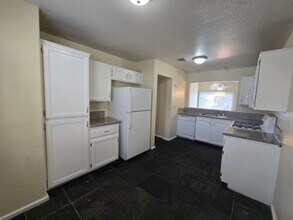 2417 Bloomington Dr in Las Vegas, NV - Building Photo - Building Photo