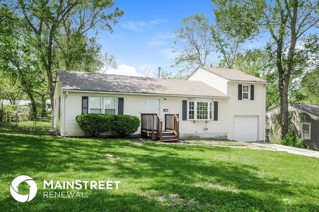 10306 Oakland Ave in Kansas City, MO - Foto de edificio - Building Photo