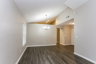 12832 Dunhill Dr in Tampa, FL - Building Photo - Building Photo