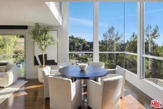 9318 Warbler Way in Los Angeles, CA - Building Photo - Building Photo