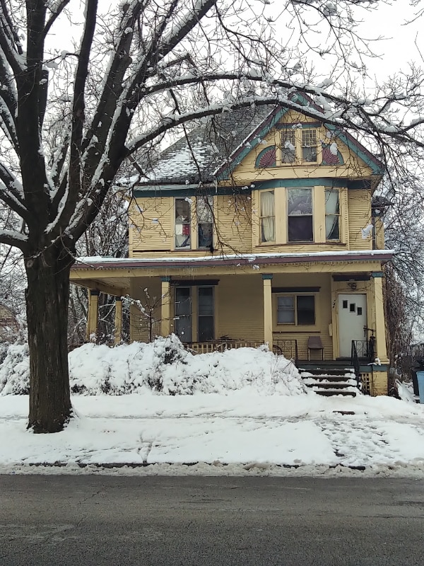 744 W William St