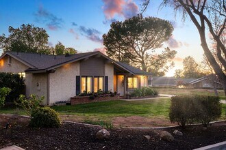 1274 Muirfield Rd in Riverside, CA - Building Photo - Building Photo