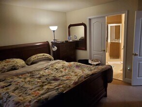 11808 Oxbridge Dr in Germantown, MD - Foto de edificio - Building Photo