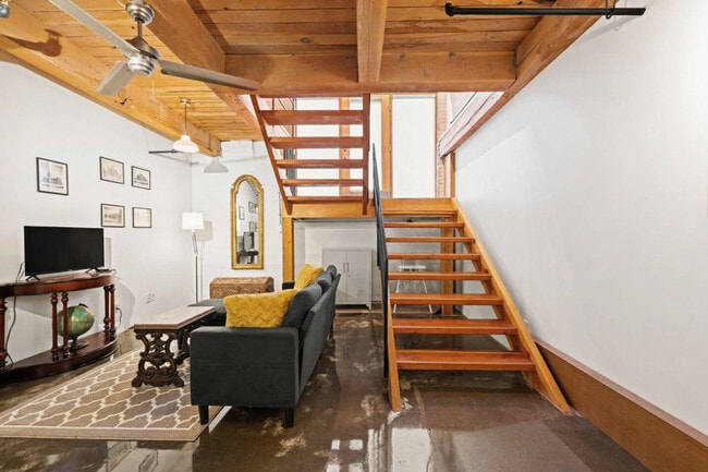 10303-10107 107 St NW