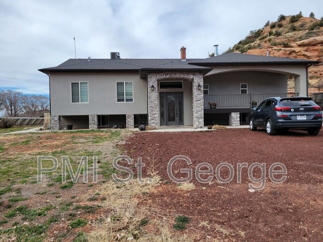 1065 Canyon St in Hildale, UT - Building Photo - Building Photo