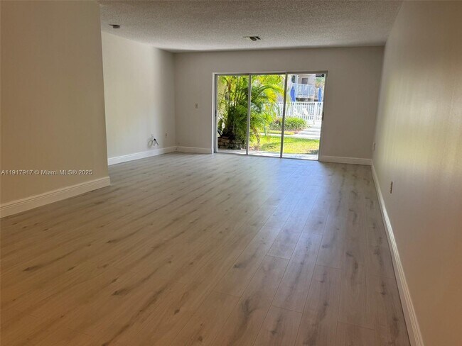 16226 SW 92nd Ave in Palmetto Bay, FL - Building Photo - Building Photo