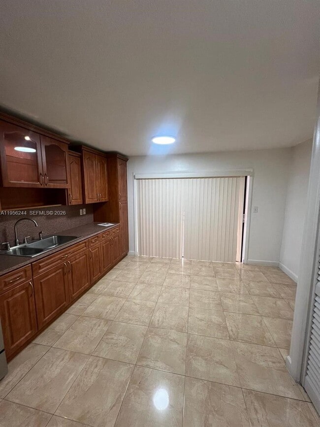 1325 W 41st St in Hialeah, FL - Building Photo - Building Photo