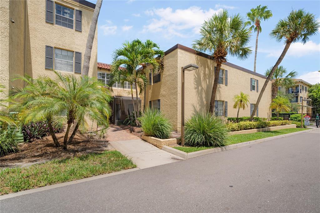 5305 San Sebastian Ct in Tampa, FL - Building Photo
