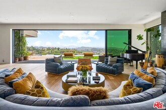 1030 Somera Rd in Los Angeles, CA - Building Photo - Building Photo