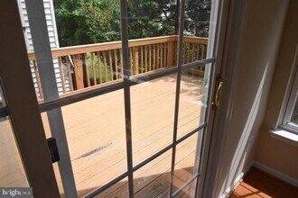 12181 Caldicot Ln in Fairfax, VA - Building Photo - Building Photo