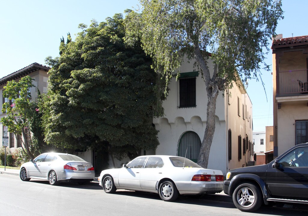 717 S Cochran Ave in Los Angeles, CA - Foto de edificio
