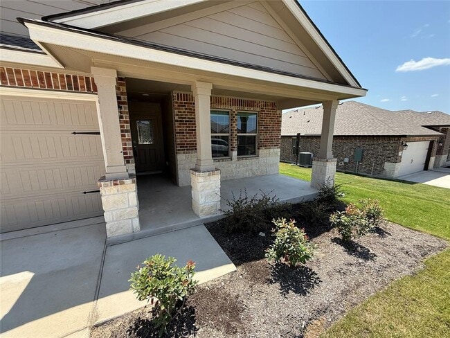 229 Creekfall Rd in Burnet, TX - Foto de edificio - Building Photo