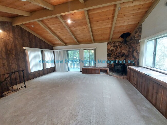 221 El Camino Rd in Scotts Valley, CA - Foto de edificio - Building Photo