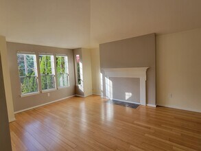 9506 Sand Point Way NE in Seattle, WA - Building Photo - Building Photo