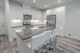 28639 Jardineras Dr in Santa Clarita, CA - Building Photo - Building Photo