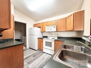 10626 Hill Point Ct in Charlotte, NC - Building Photo - Building Photo