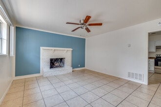 Bradford Townhomes in Tulsa, OK - Foto de edificio - Interior Photo