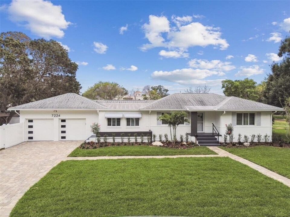 7224 Park St S in St. Petersburg, FL - Building Photo