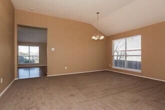 1033 Weaver St in Cedar Hill, TX - Building Photo - Building Photo