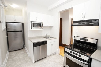 667 Wolseley Apartment in Winnipeg, MB - Building Photo - Building Photo