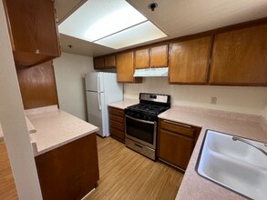 1517 Rock Glen Ave in Glendale, CA - Building Photo - Building Photo