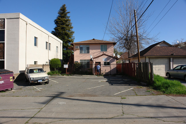 3010 T St in Sacramento, CA - Foto de edificio - Building Photo