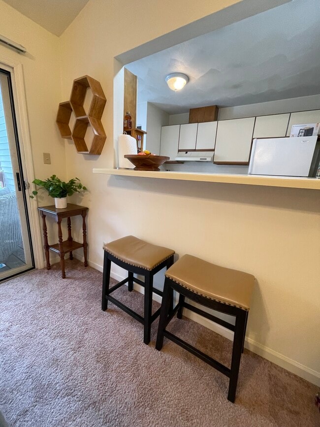403 Berryfield Ln, Unit Apartment J in Blacksburg, VA - Building Photo - Building Photo