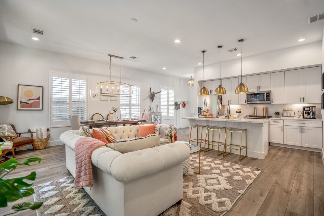 5217 Pinemont Creek Ln in Houston, TX - Building Photo